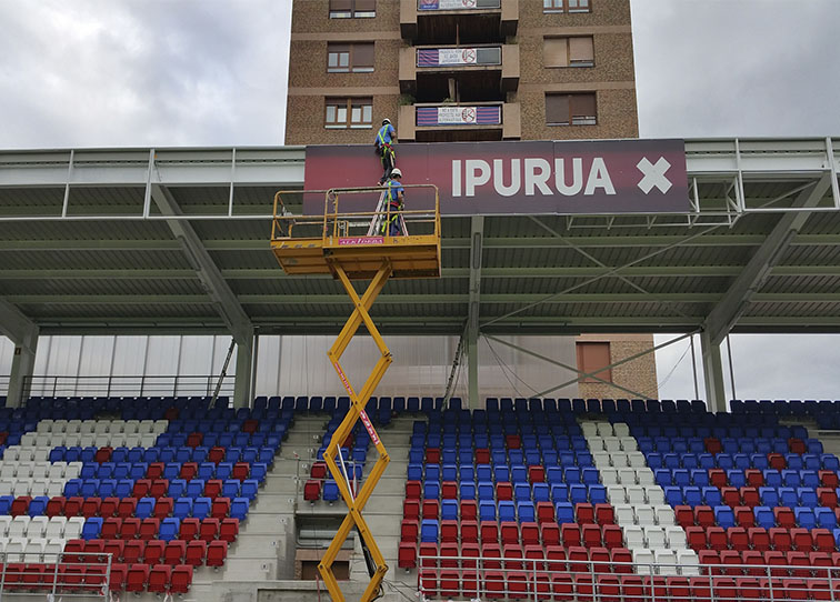 instalacion-lonas-publicitasrias-futbol