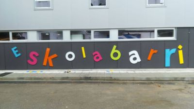 letras-corporeas-pvc-ikastetxea